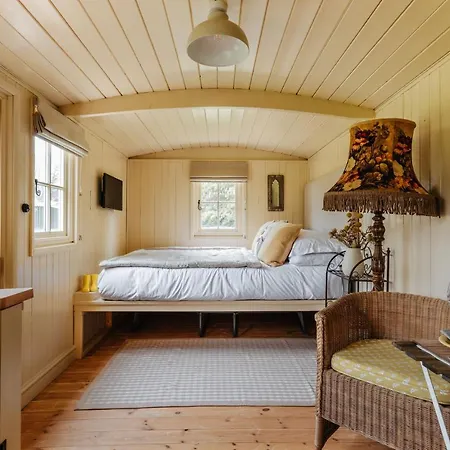 The Shepherds Huts & The Well Lodge At Ormesby Manor Ormesby Saint Michael Exterior photo