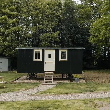 The Shepherds Huts & The Well Lodge At Ormesby Manor Ormesby Saint Michael Exterior photo