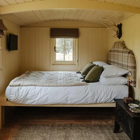 The Shepherds Huts & The Well Lodge At Ormesby Manor Ormesby Saint Michael Exterior photo