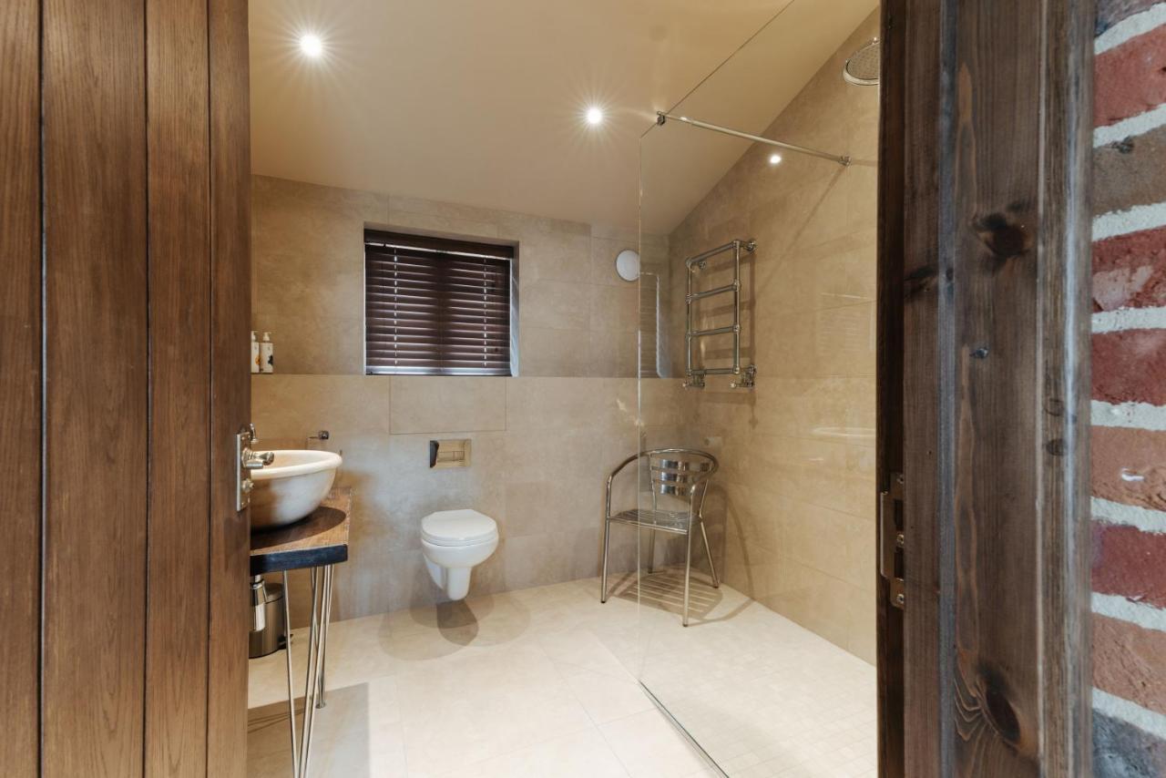 The Shepherds Huts & The Well At Ormesby Manor Casa rural *