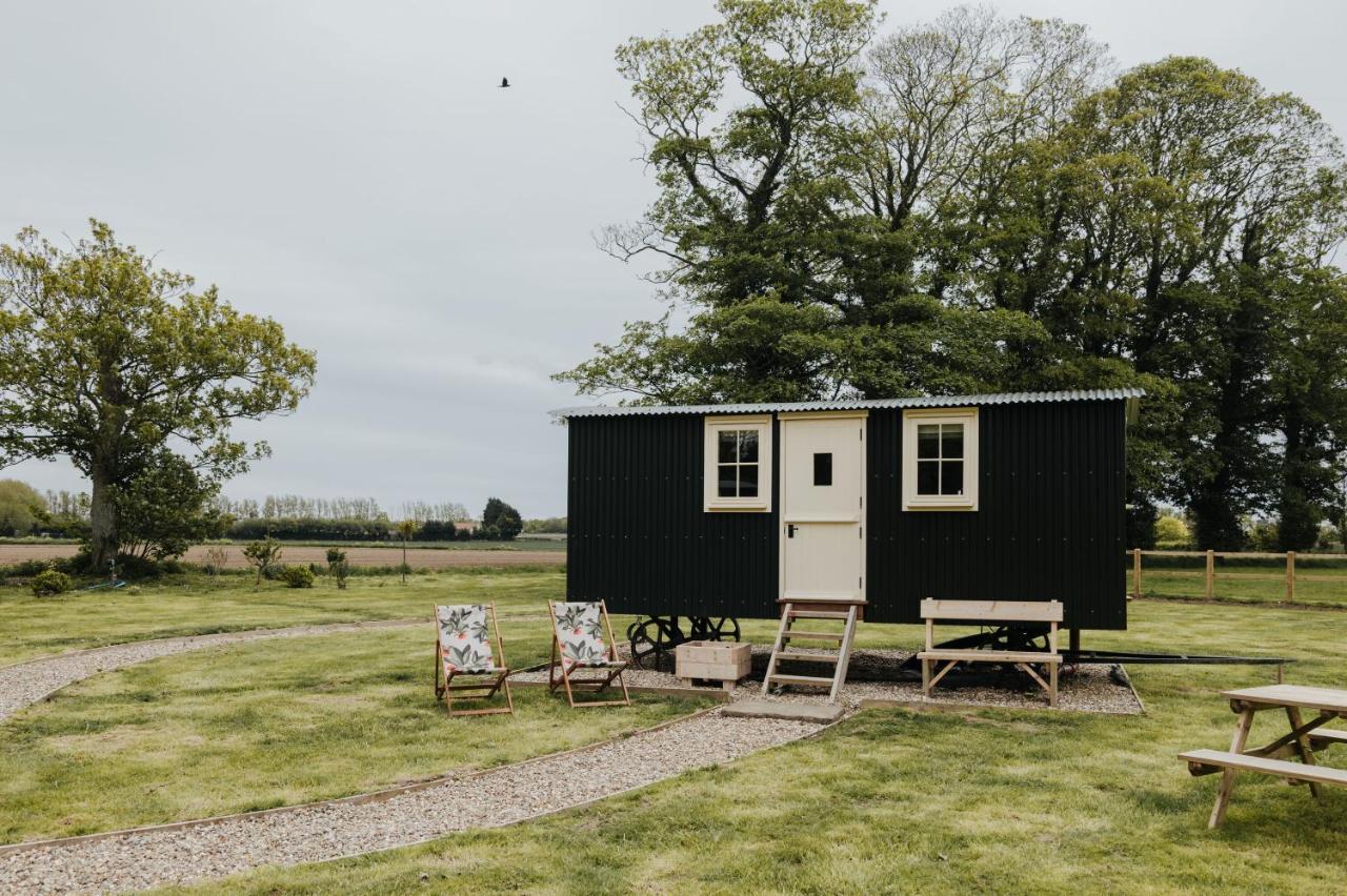 The Shepherds Huts & The Well At Ormesby Manor Casa rural *
