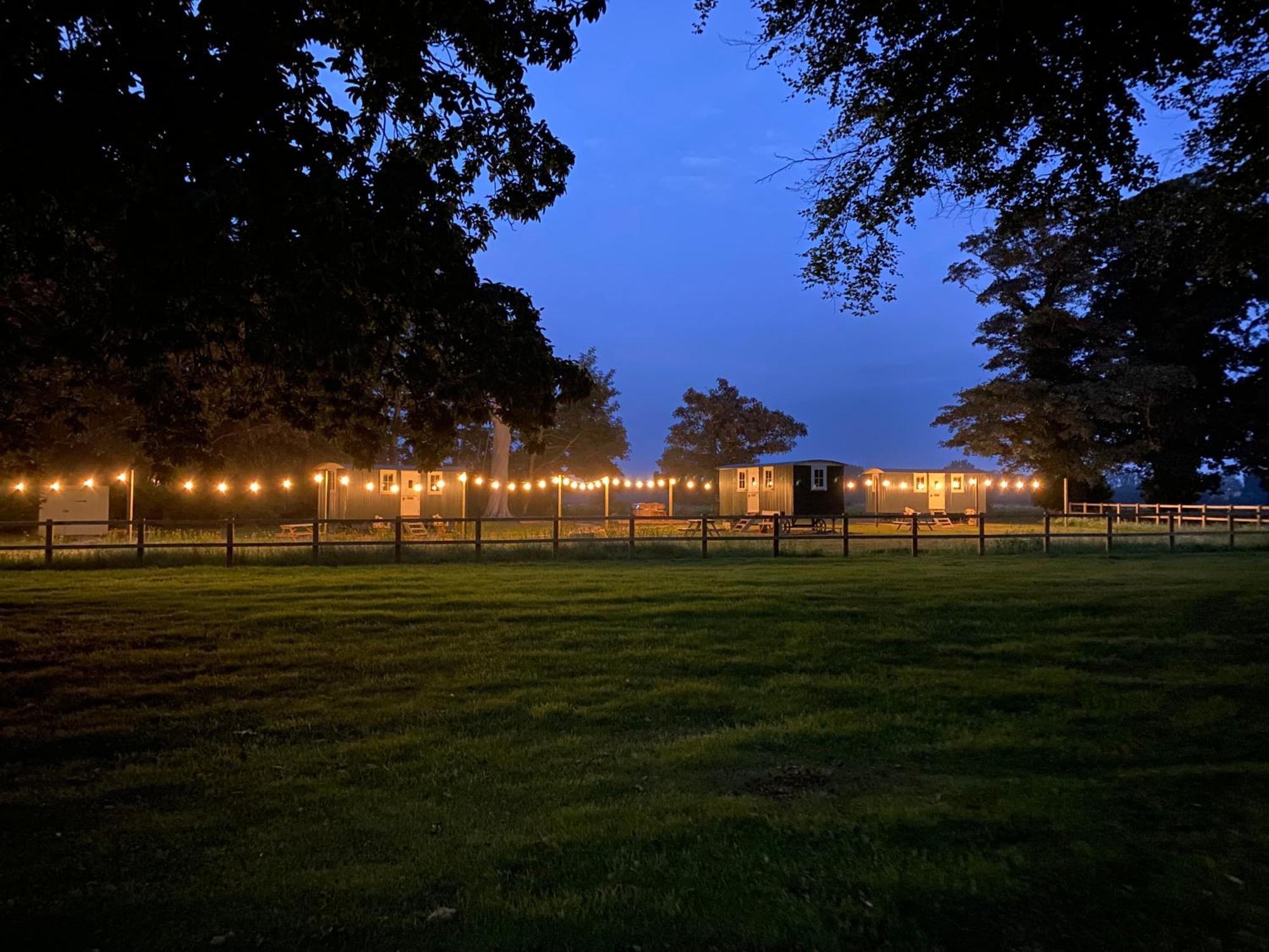 The Shepherds Huts & The Well At Ormesby Manor Casa rural *